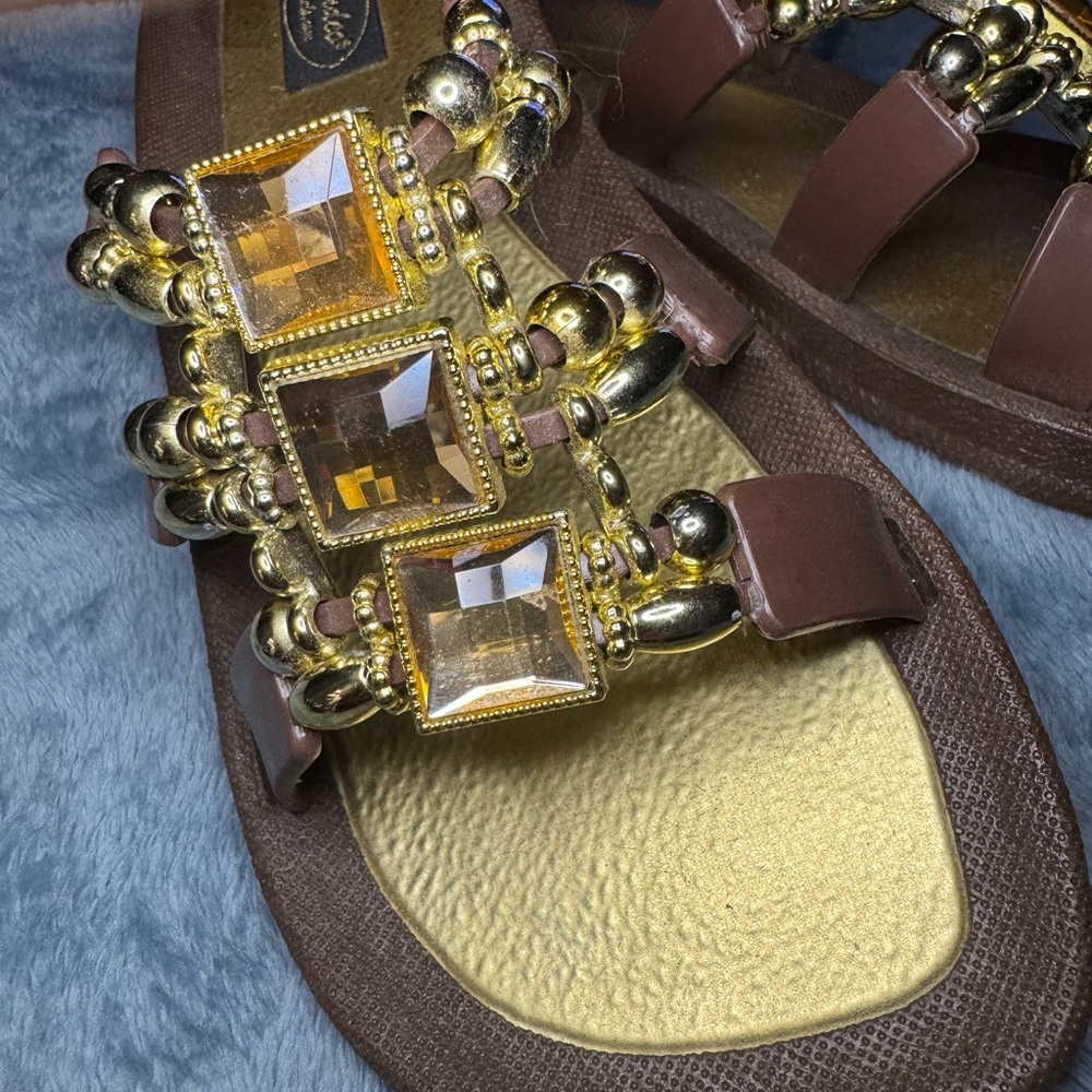 Grandco Women's Gold Beaded Sandals
Strappy Size 8 Brand New - Picture 3 of 9